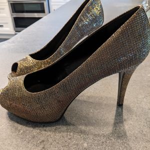 Nine West peep toe pumps--gold lame